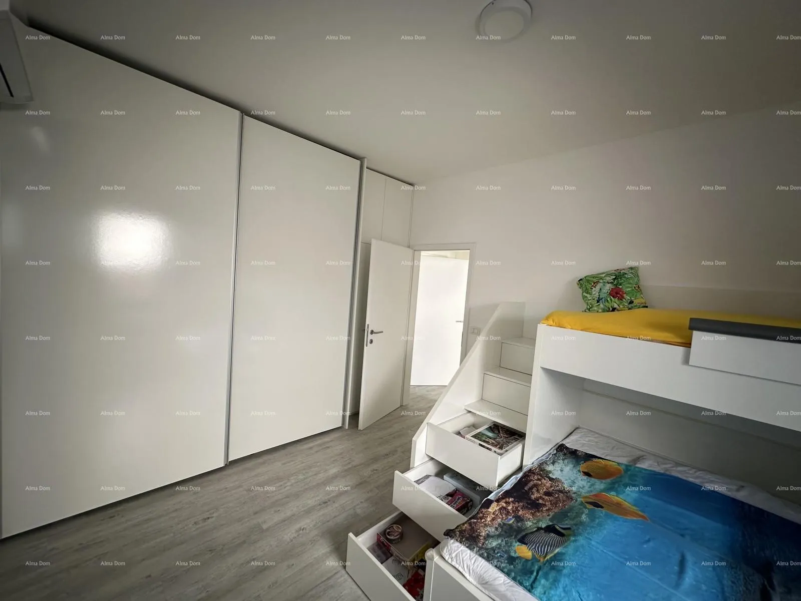 kuća prelijepa kuća s tri etažirana apartmana u staroj jezgri grada, poreč! - slika 36