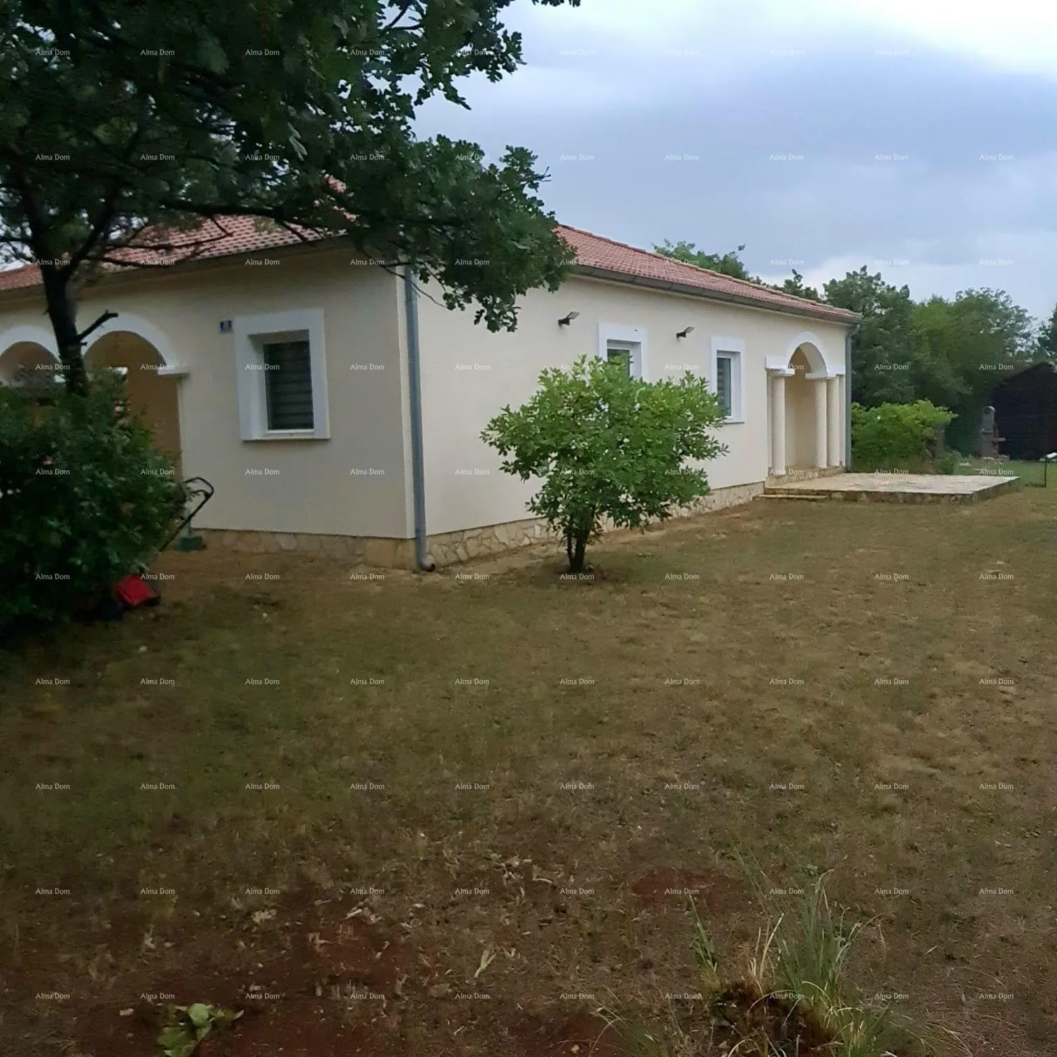 Kuća Prodaje se samostojeća kuća, Marčana