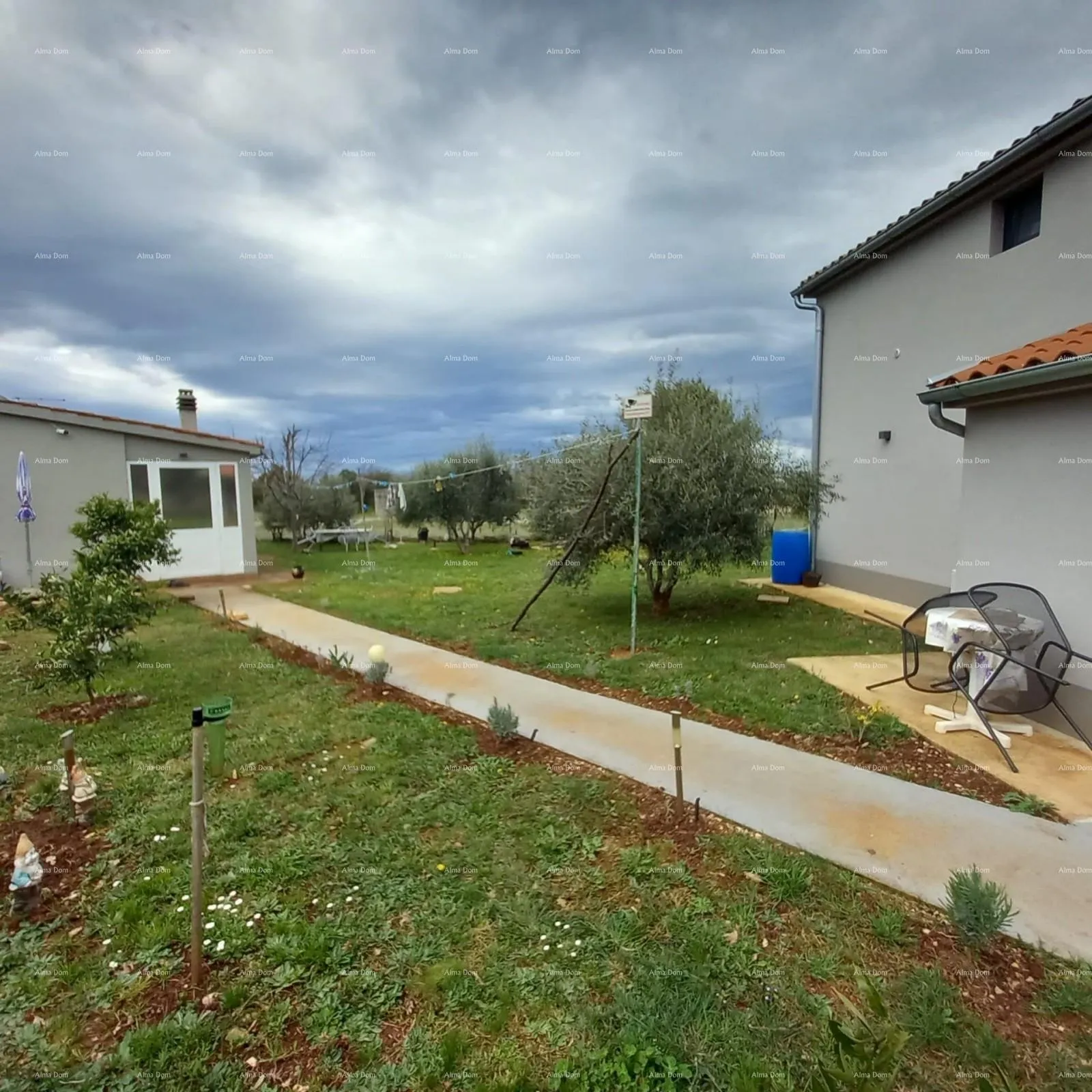 kuća samostojeća kuća s pomoćnim objektom i prostranom okućnicom u zapadnoj istri - slika 3