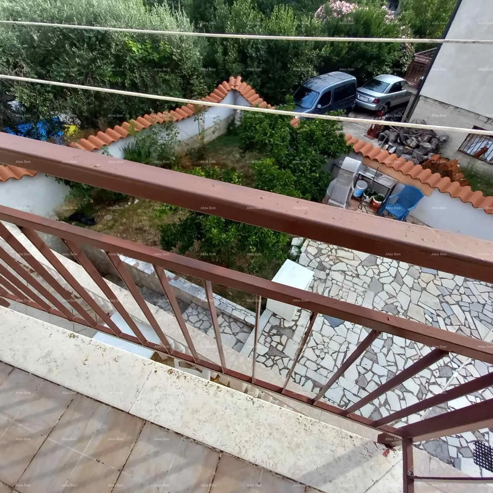 kuća prodaja, ližnjan , kuća u nizu sa tri apartmana. - slika 42
