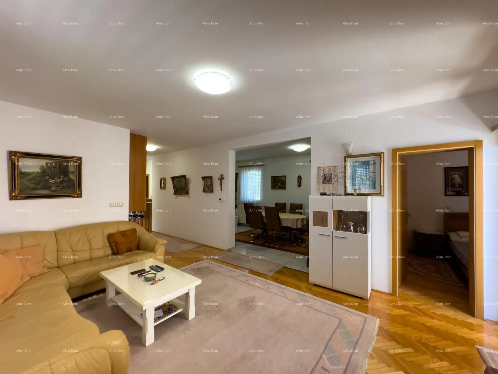 kuća prodajemo apartmansku kuću na mirnoj lokaciji u medulinu! - slika 8