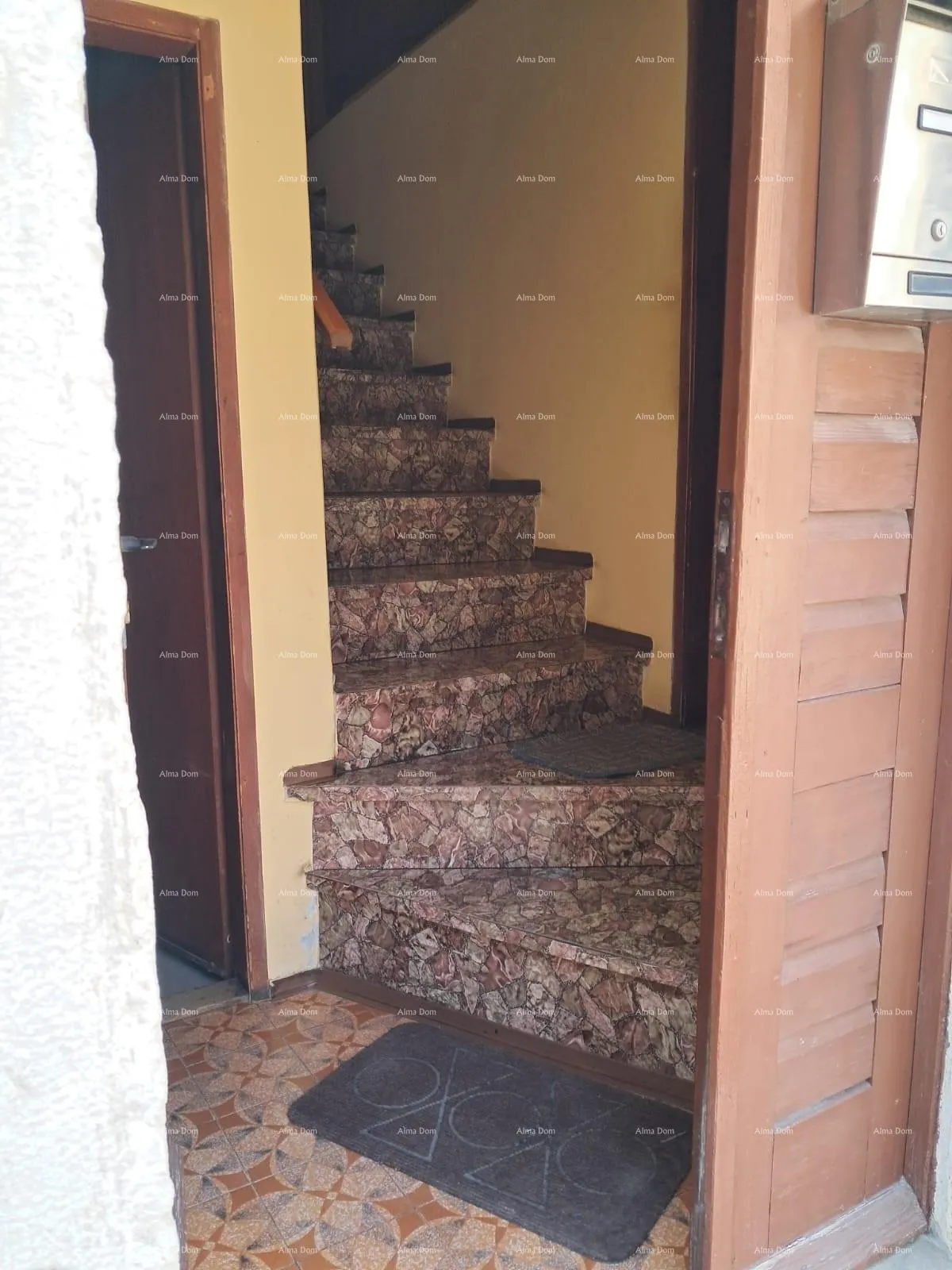 kuća buje! kuća na tri etaže u centru, - slika 17