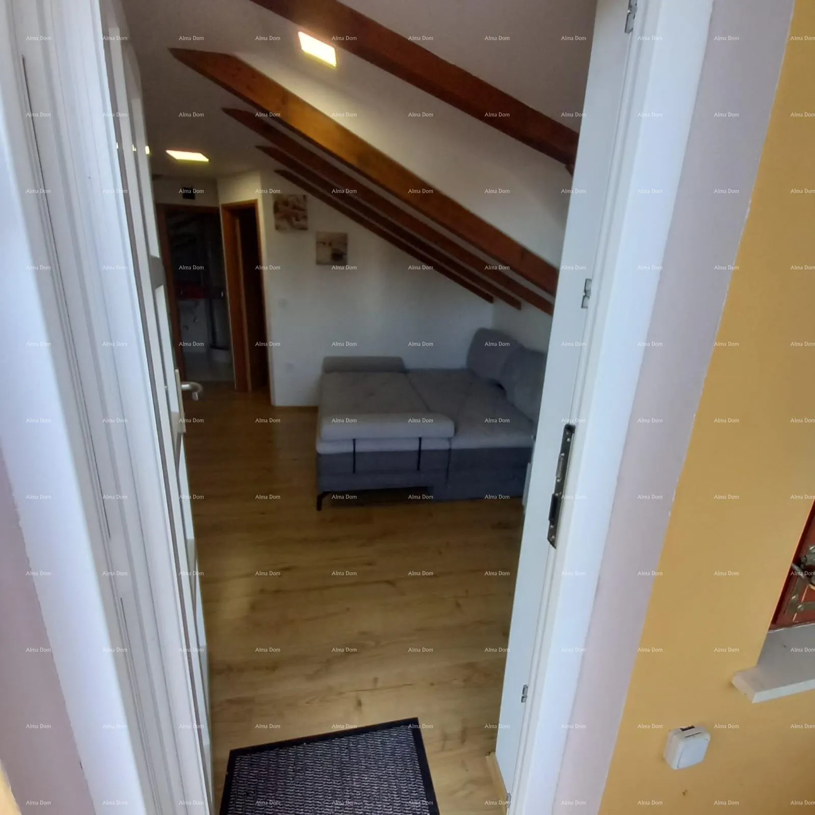 kuća prodaje se kuća sa 3 apartmana i dvorištem, blizu pule. pješčana uvala. - slika 27