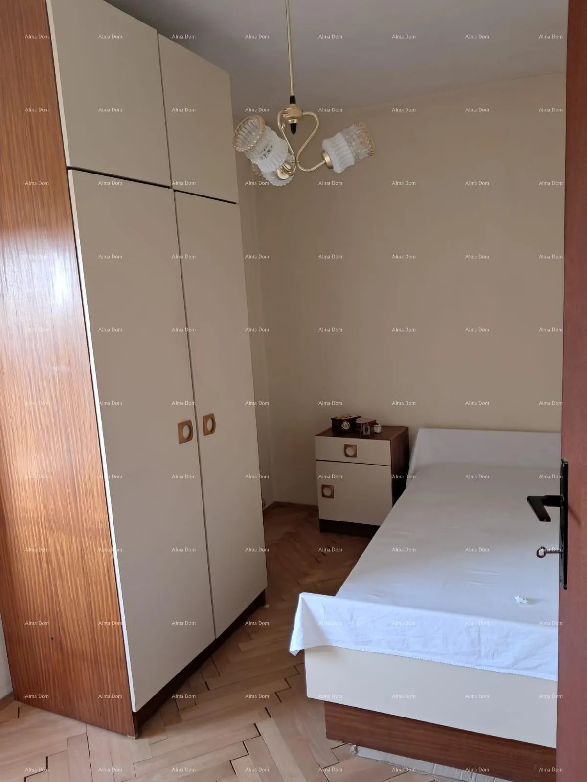 kuća buje! kuća na tri etaže u centru, - slika 13