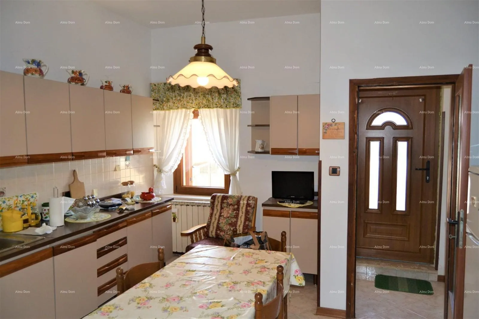 kuća prodaje se kuća sa šumom u kašteliru - slika 4