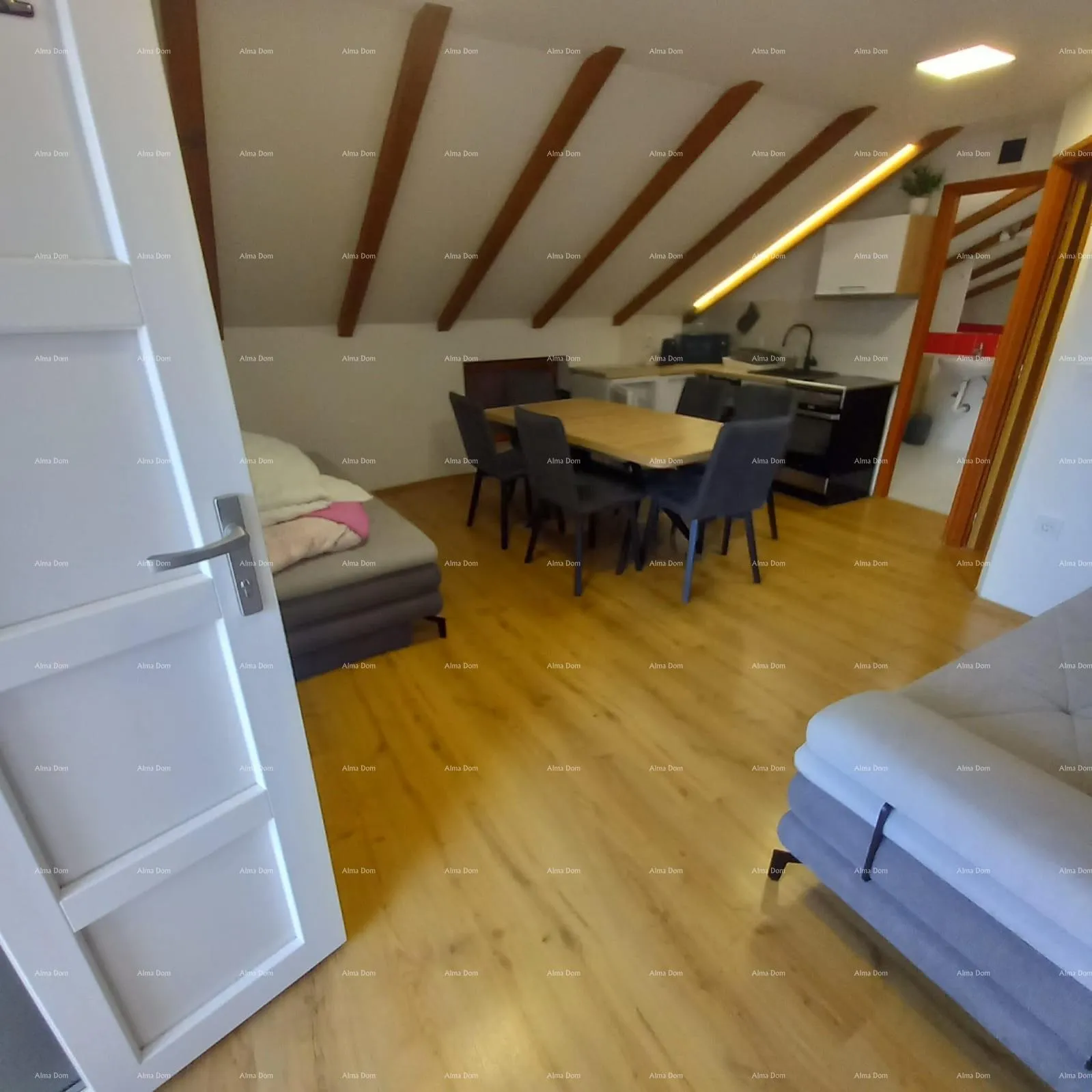 kuća prodaje se kuća sa 3 apartmana i dvorištem, blizu pule. pješčana uvala. - slika 24