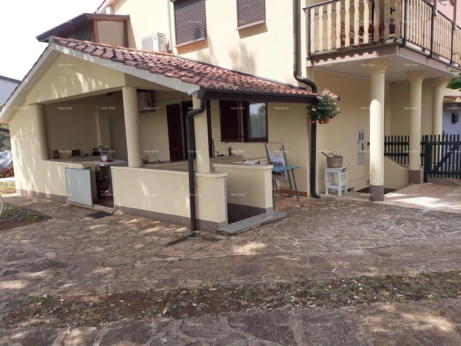 kuća novigrad - prodaja dva stana u obiteljskoj kući - slika 22