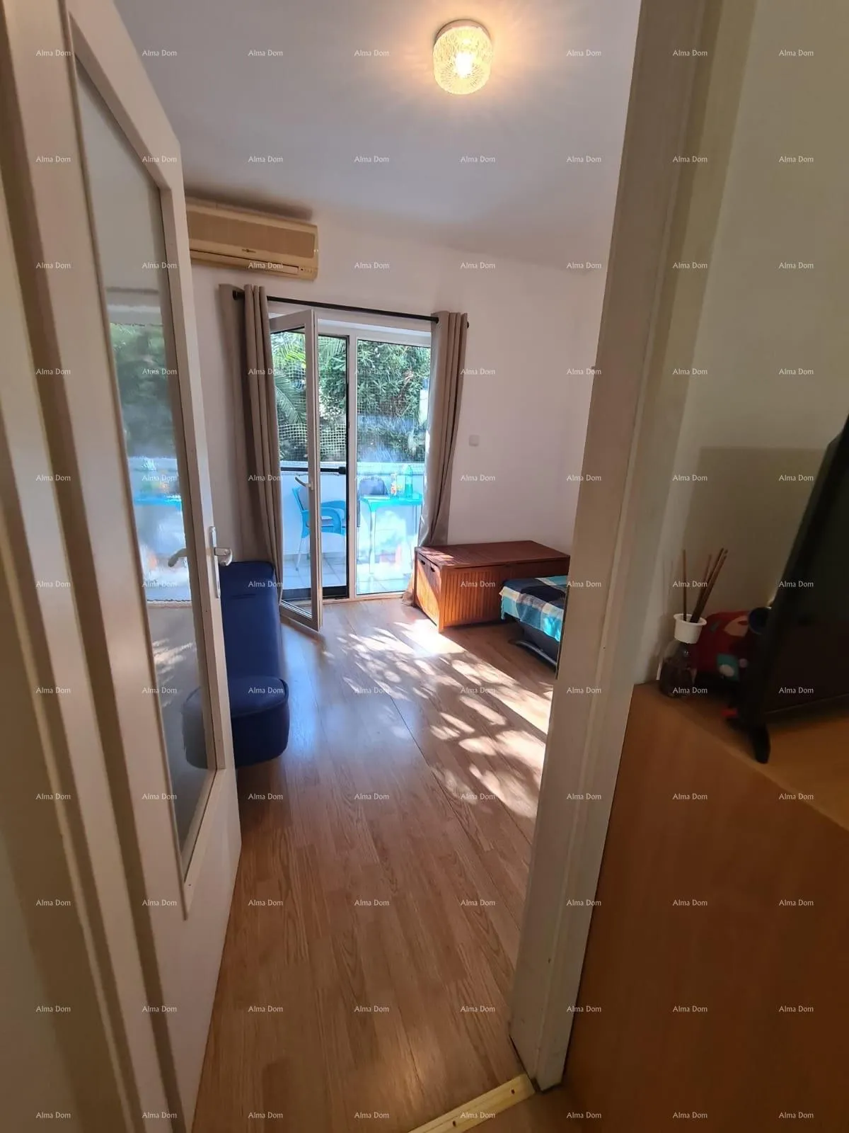 stan prizemni apartman s lođom i bazenom. medulin. - slika 11