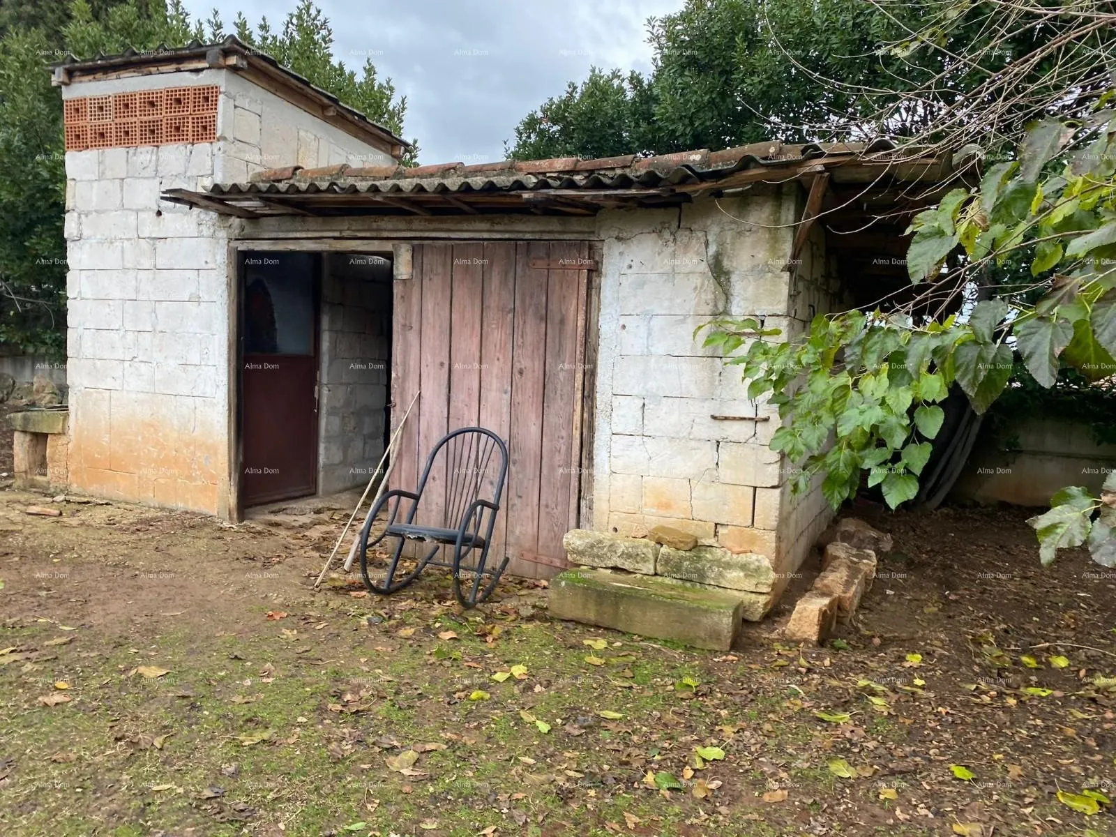 kuća prodaja dvojne kuće sa pomoćnim objektom (manja kuća) i zemljištem, pula! - slika 6