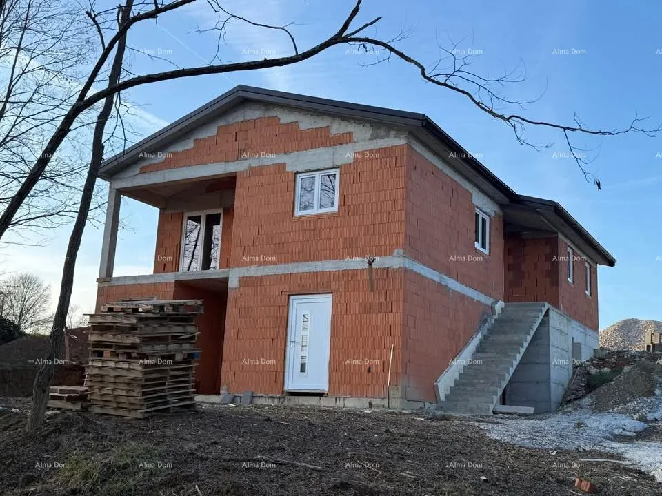 Kuća Kuća u roh-bau fazi s velikom okućnicom – Cerovlje