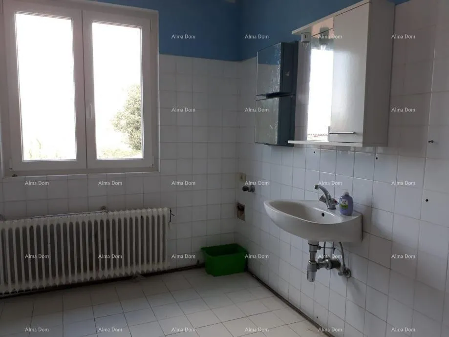 kuća prodajemo kamenu kuću u centru brtonigle! - slika 8