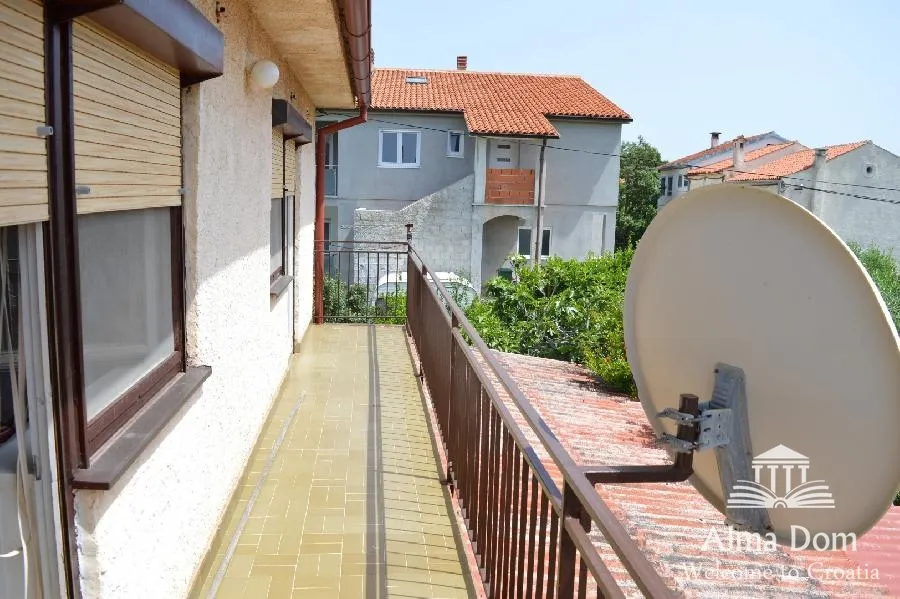 kuća kuća sa dva stana i konobom s velikom okućnicom. mogućnost nadogradnje - slika 9