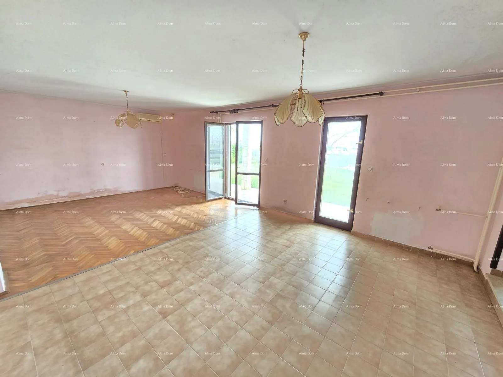 kuća prostrana kuća u blizini pule ! dva stana- 2500 m² zemljišta! - slika 2