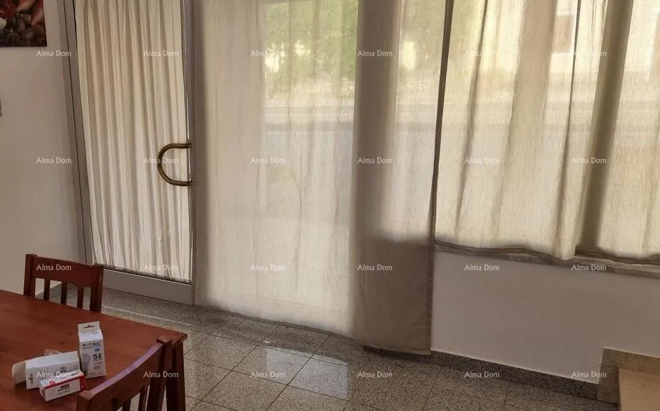 Stan Buje. Prodaje se stan u Kaštelu, površine 85 m²
