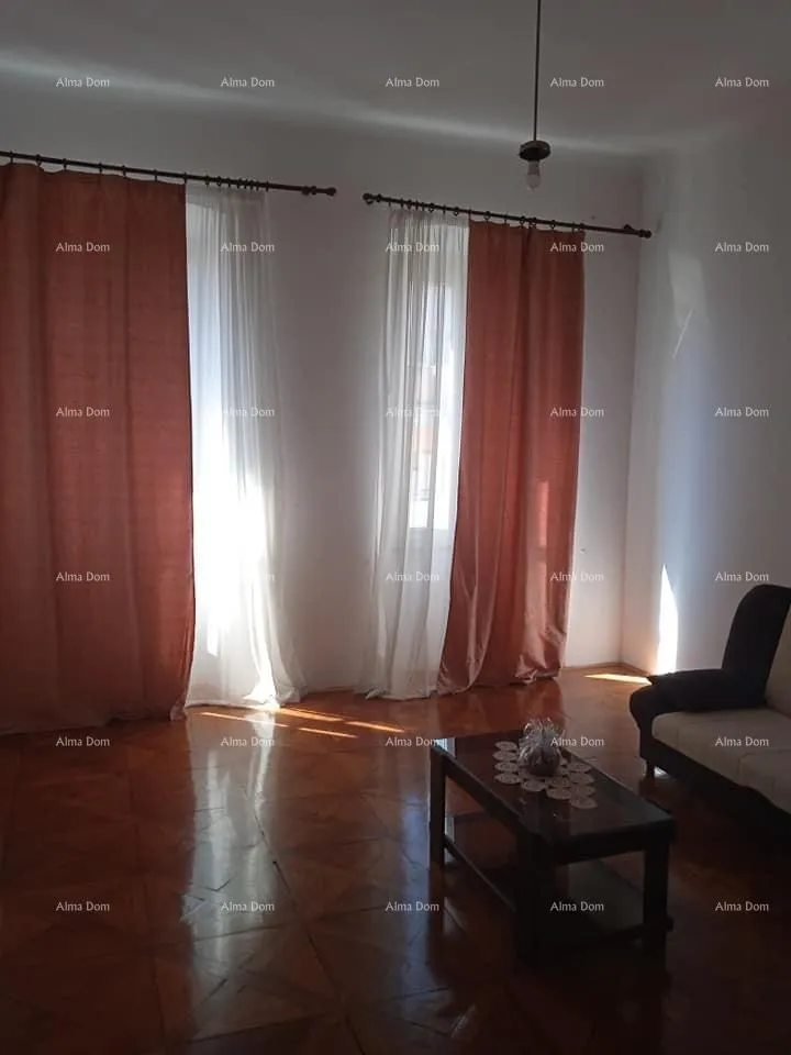 stan prodaje se stan u centru . smješten u glavnoj ulici grada pule, istarska ulica. - slika 5