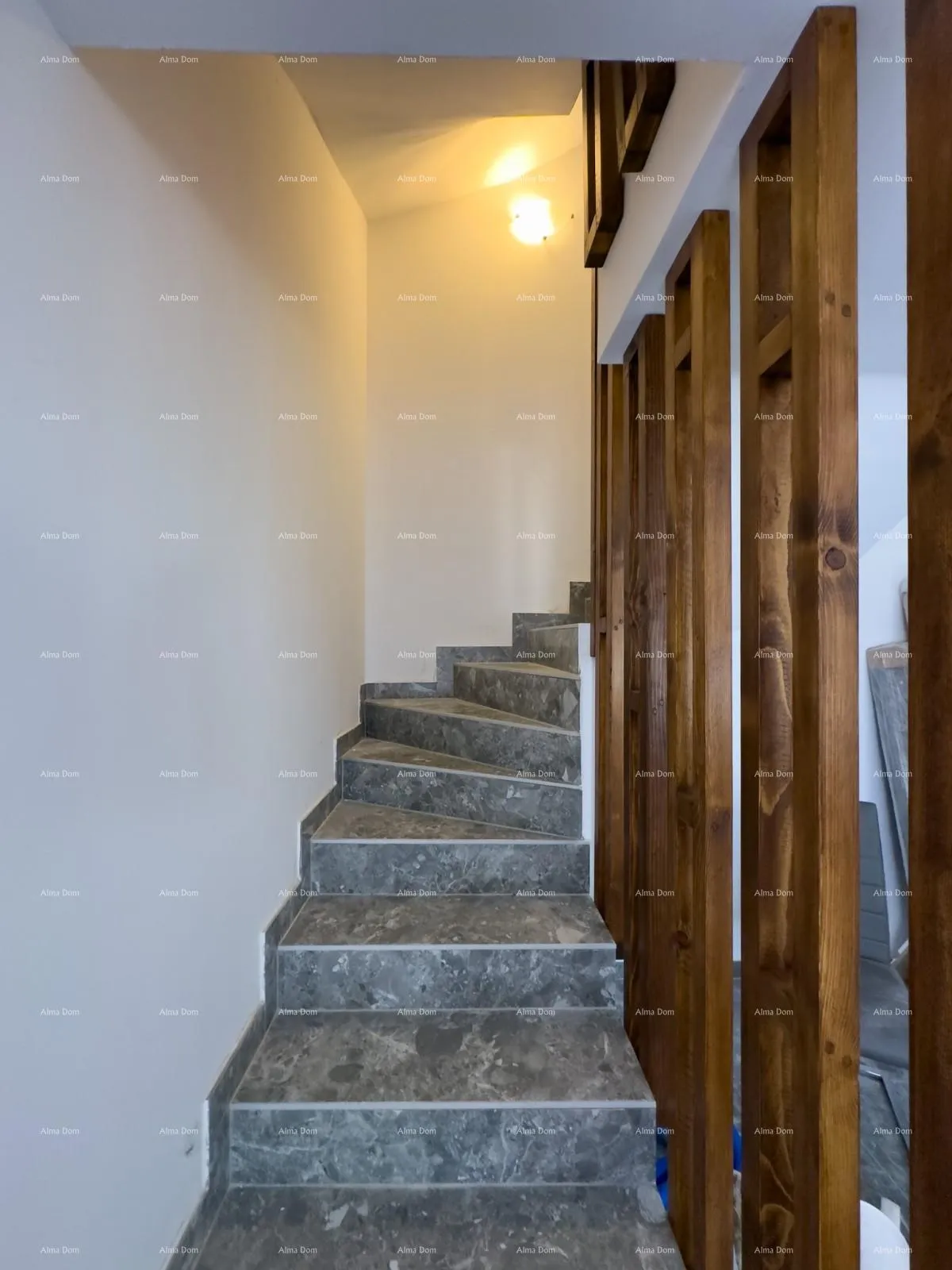 kuća prodajemo renoviranu istarsku kamenu kuću u okolici žminja! - slika 2