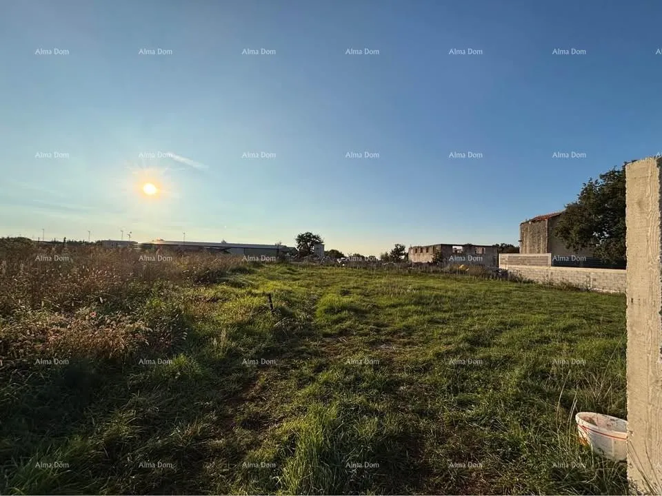 Građevinsko zemljište Prodaje se građevinsko zemljište – Marčana (474 m²)Industrijska zona