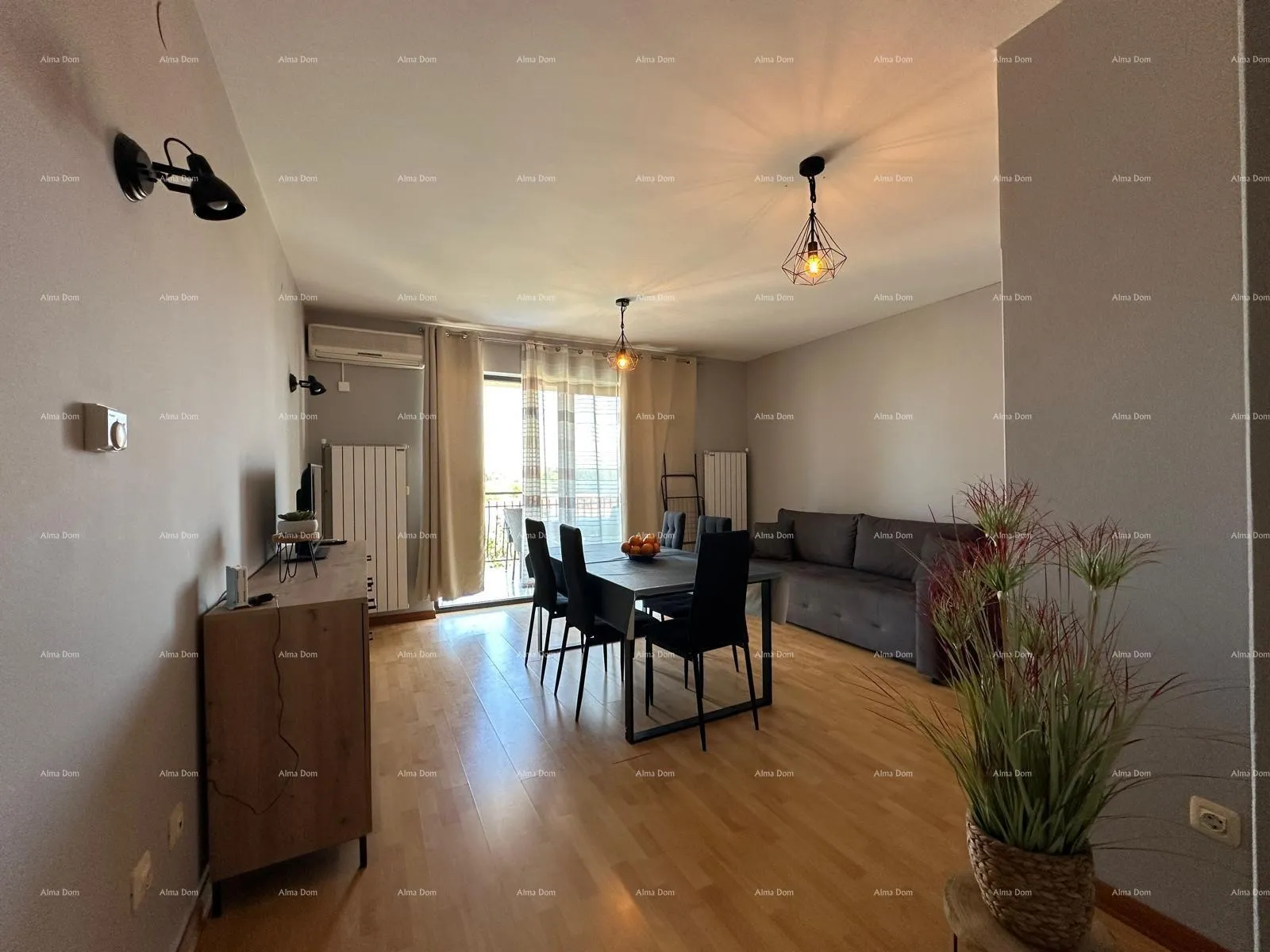 kuća prodajemo kuću sa pet apartmana na odličnoj lokaciji! - slika 39