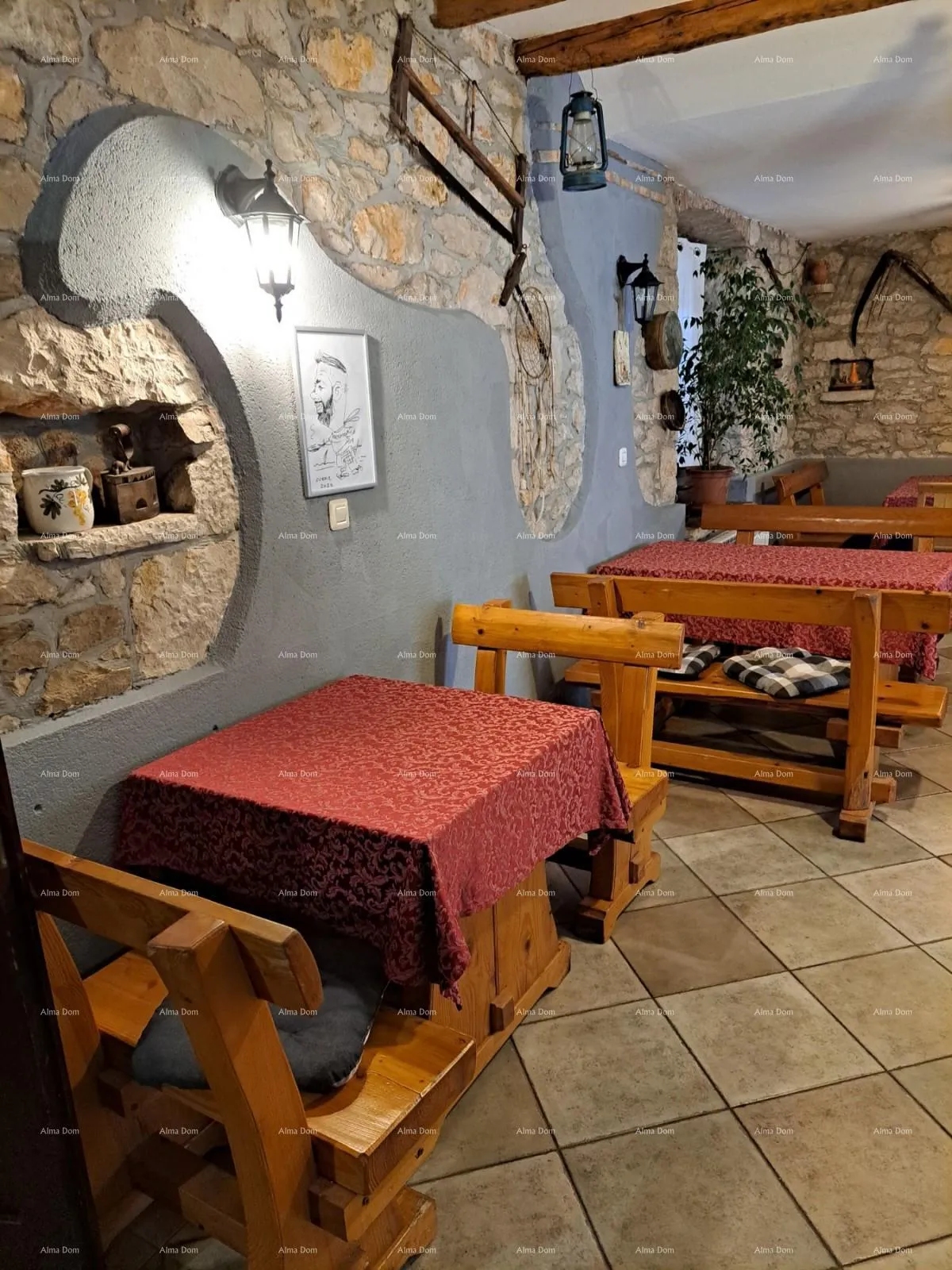 kuća prodaja- kuća sa konobom, velikom terasom, dva trosobna stana, dvorištem. odlična prilika za investiranje! - slika 6