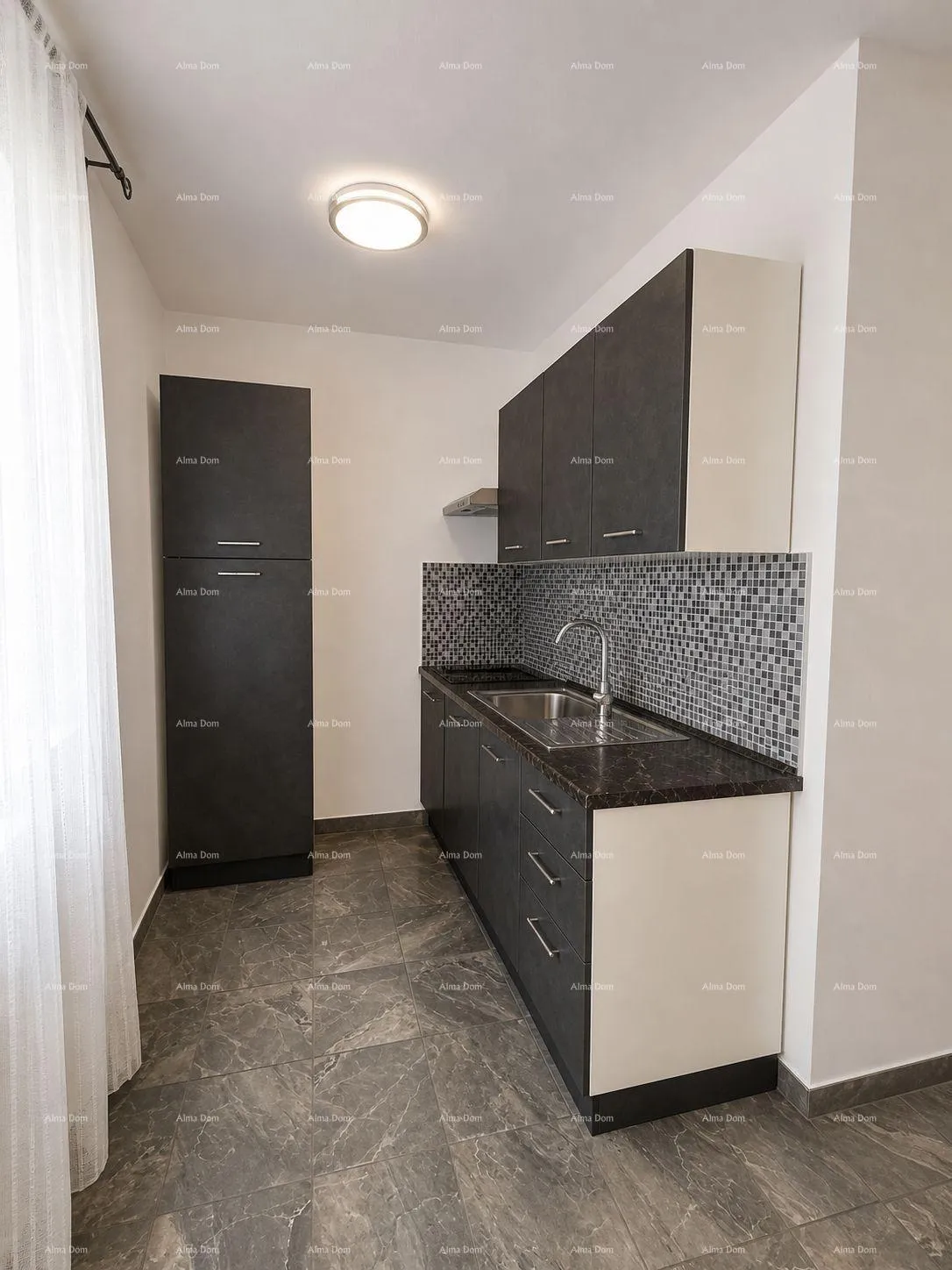 stan renovirani stan u centru pule, 50 m² s podnim grijanjem i modernim dizajnom - slika 2
