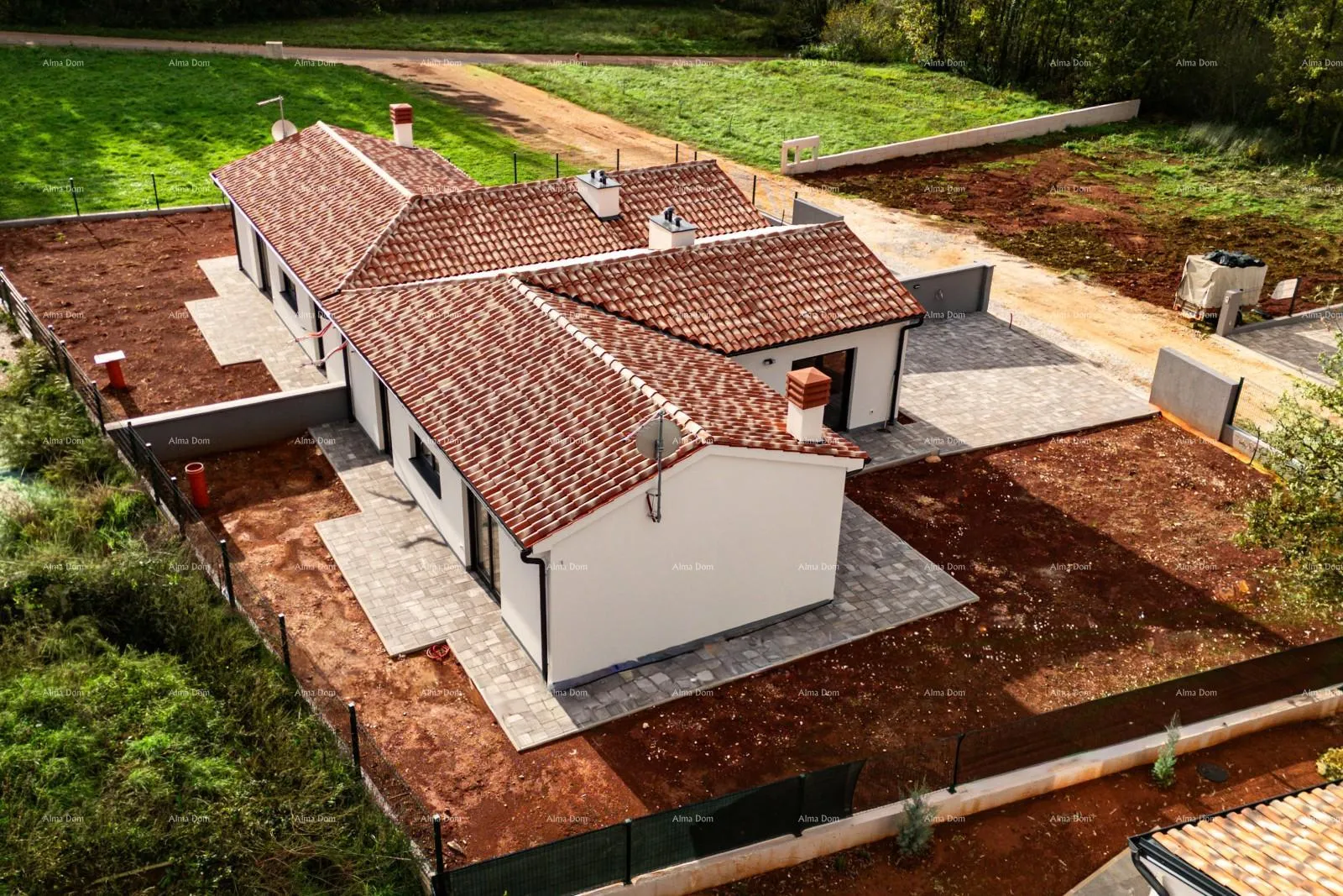 Kuća BARBAN, KOŽLJANI - Novogradnja / Dupleks, lijevi dio. Ekolloško mjesto