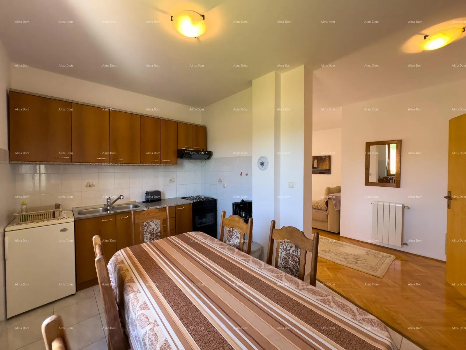kuća prodajemo apartmansku kuću na mirnoj lokaciji u medulinu! - slika 39