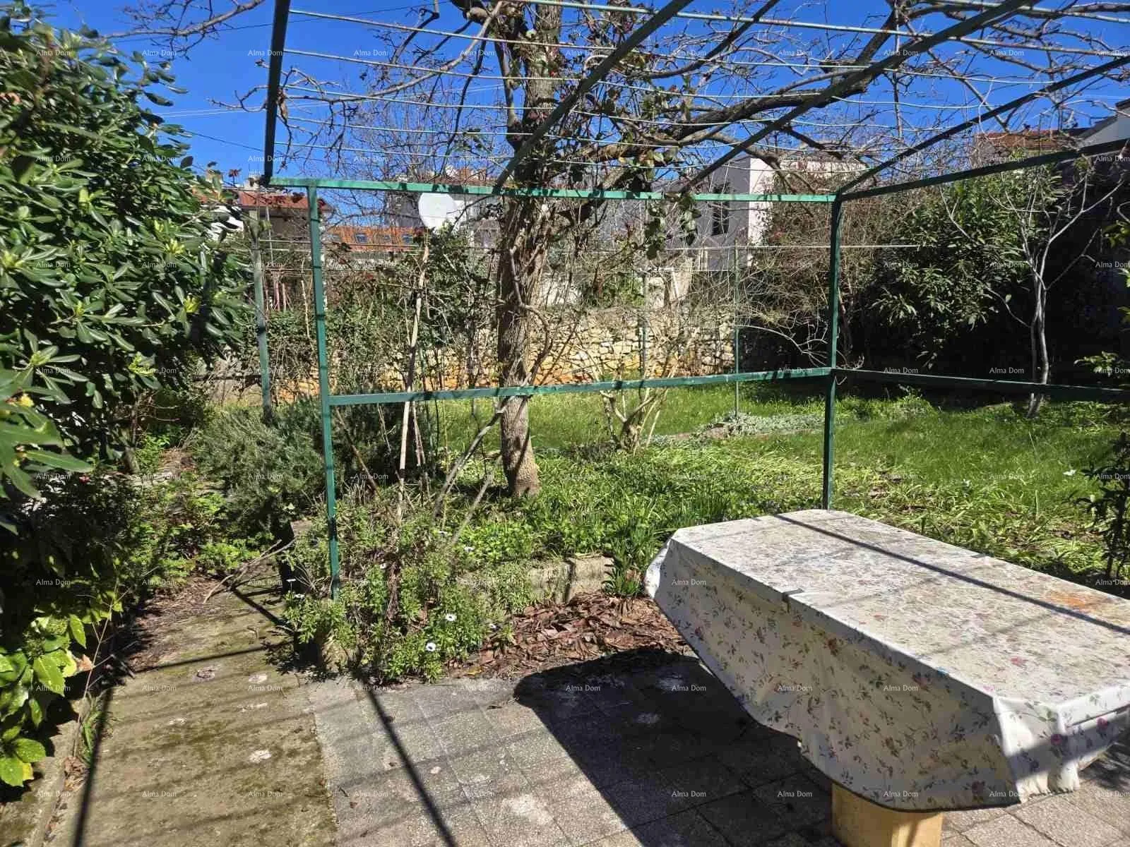 kuća pula blizina nove pulske bolnice. kaštanjer – kuća s dva odvojena stana, garažom i vrtom od 250 m2 - prodaja! - slika 8