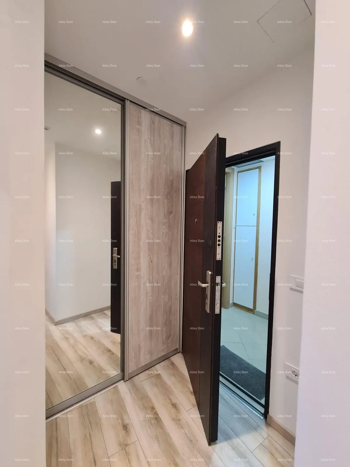 stan pula – renoviran dvosobni stan u centru, 72,83 m². stan se nalazi na glavnoj tržnici. - slika 14