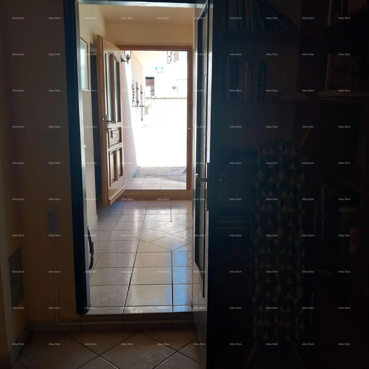 kuća prodaja kuće s dvorištem i parkirnim mjestima, pula! - slika 19