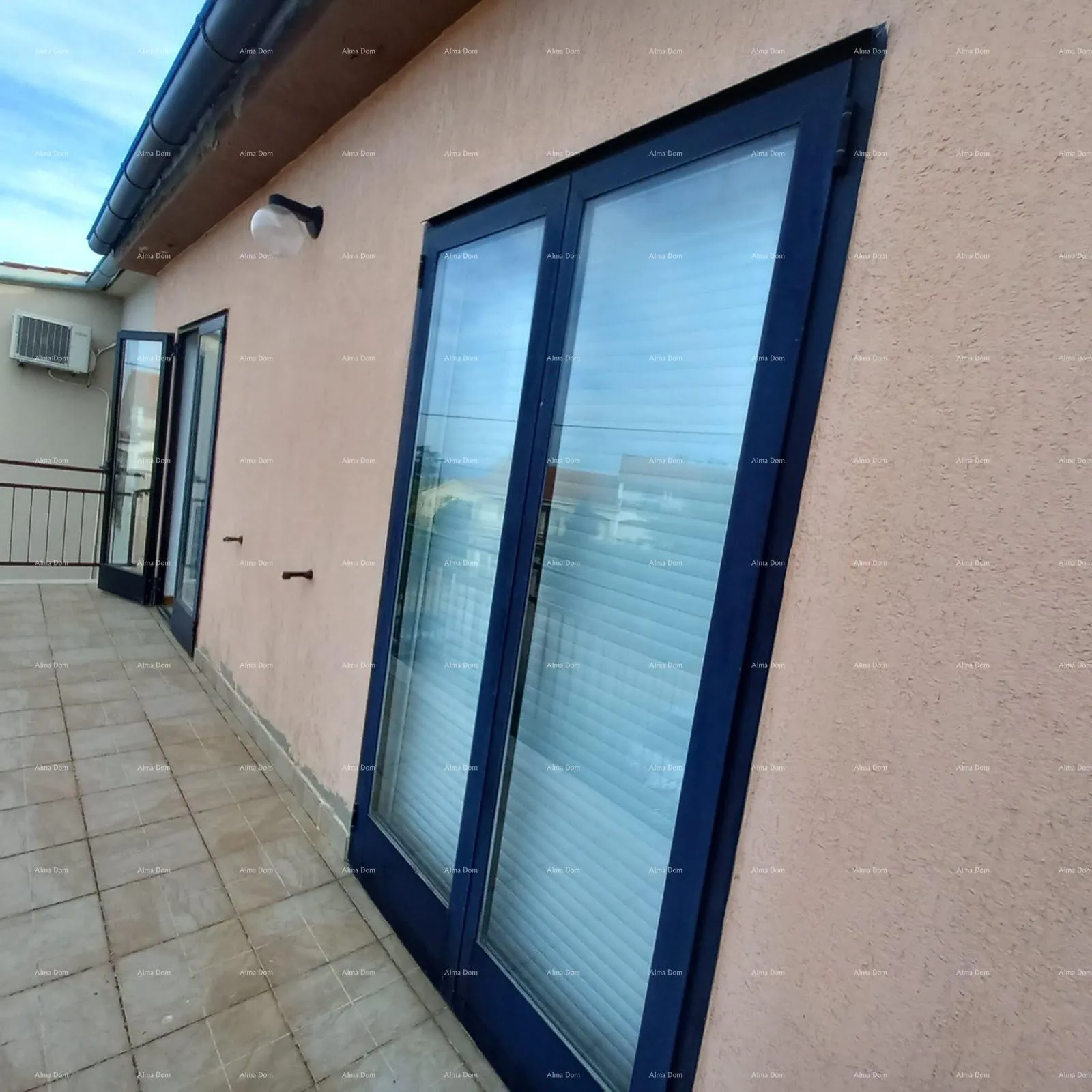 kuća prodaja, ližnjan , kuća u nizu sa tri apartmana. - slika 41