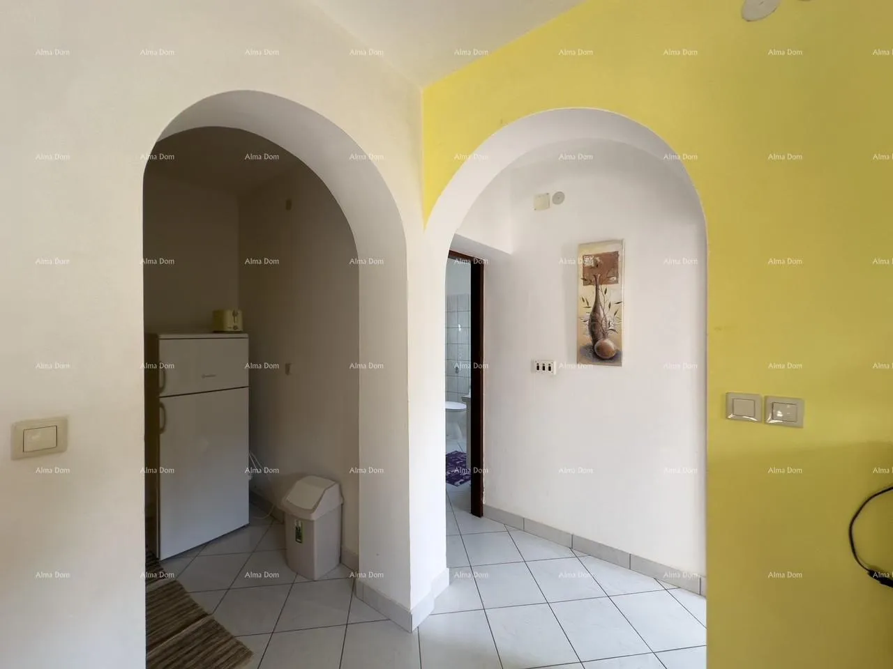 kuća prodajemo kuću sa sedam apartmana na velikoj okućnici sa bazenom i garažom. banjole - slika 11