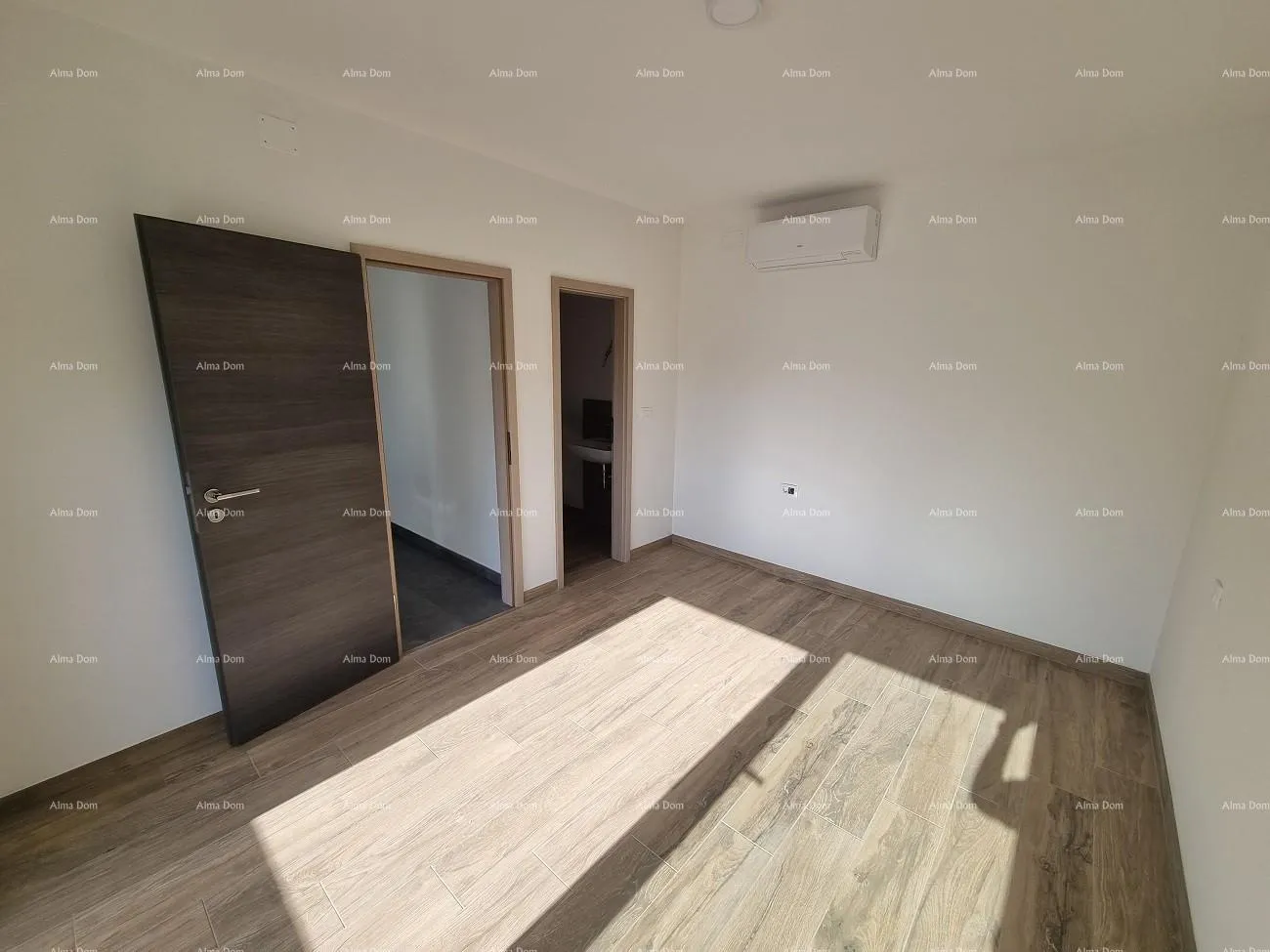 kuća moderna duplex kuća s krovnom terasom i panoramskim pogledom na more - slika 16