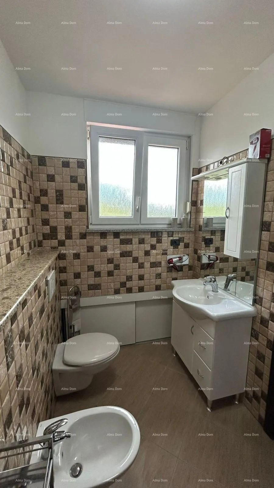 kuća prodajemo kuću sa više apartmana i bazenom. pula veli vrh. - slika 12