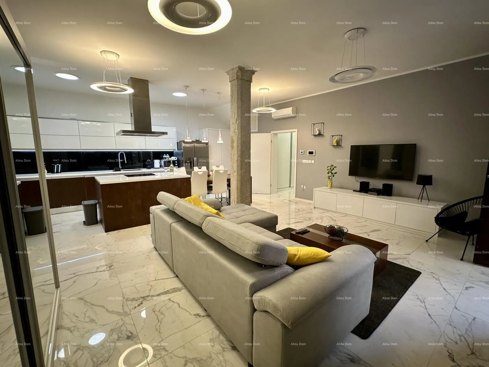 kuća prelijepa kuća s tri etažirana apartmana u staroj jezgri grada, poreč! - slika 11
