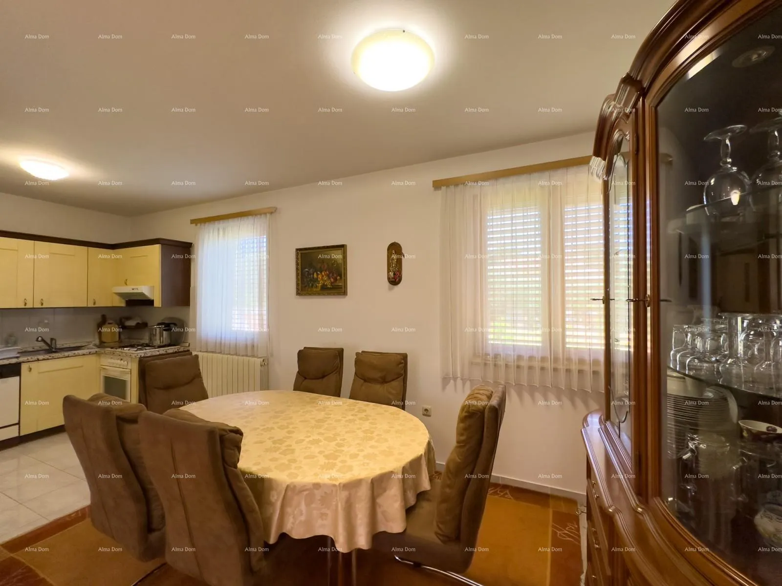 kuća prodajemo apartmansku kuću na mirnoj lokaciji u medulinu! - slika 11