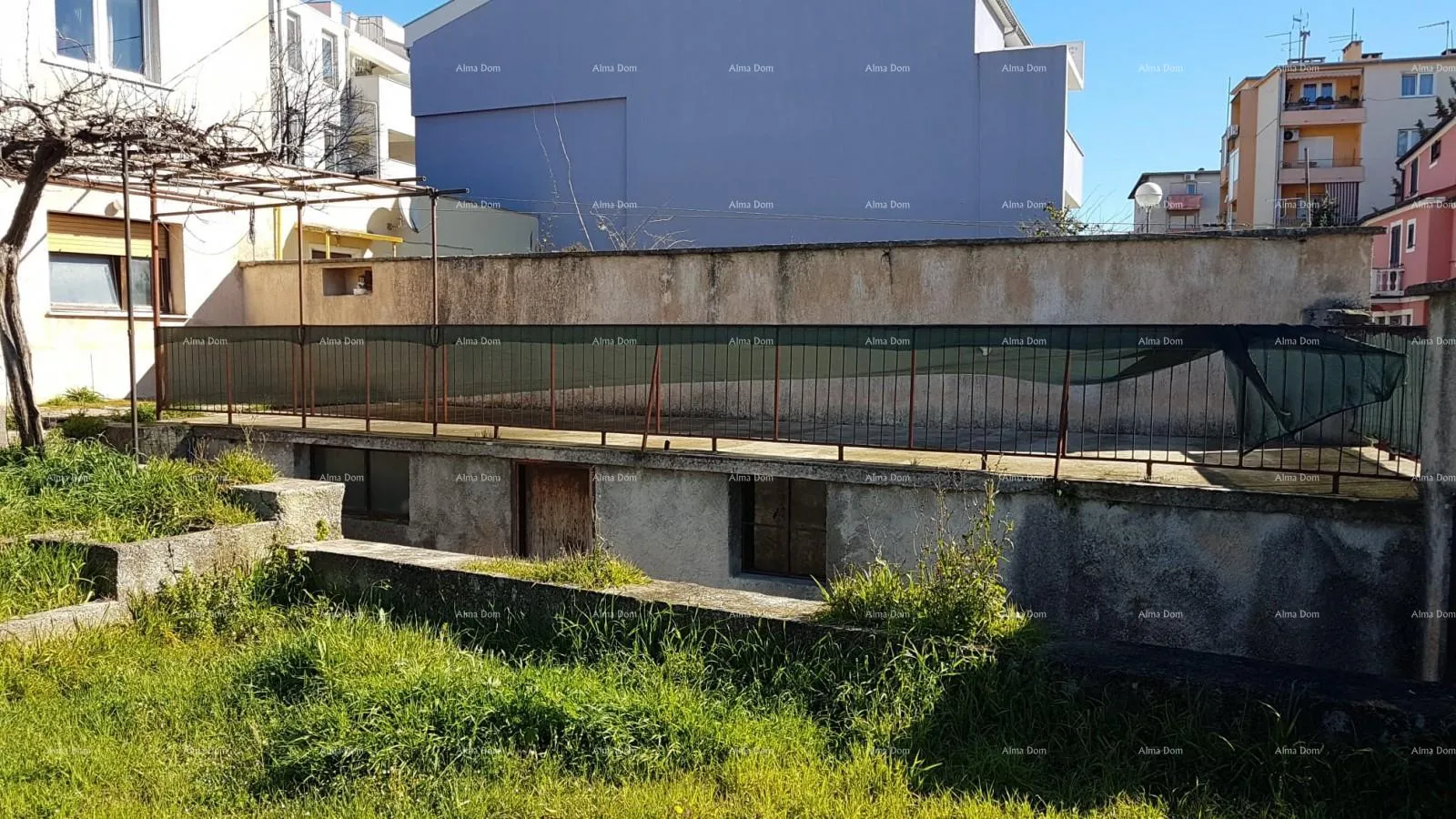 kuća pula! kuća s dva stana i velikim vrtom. blizina mup-a. - slika 3