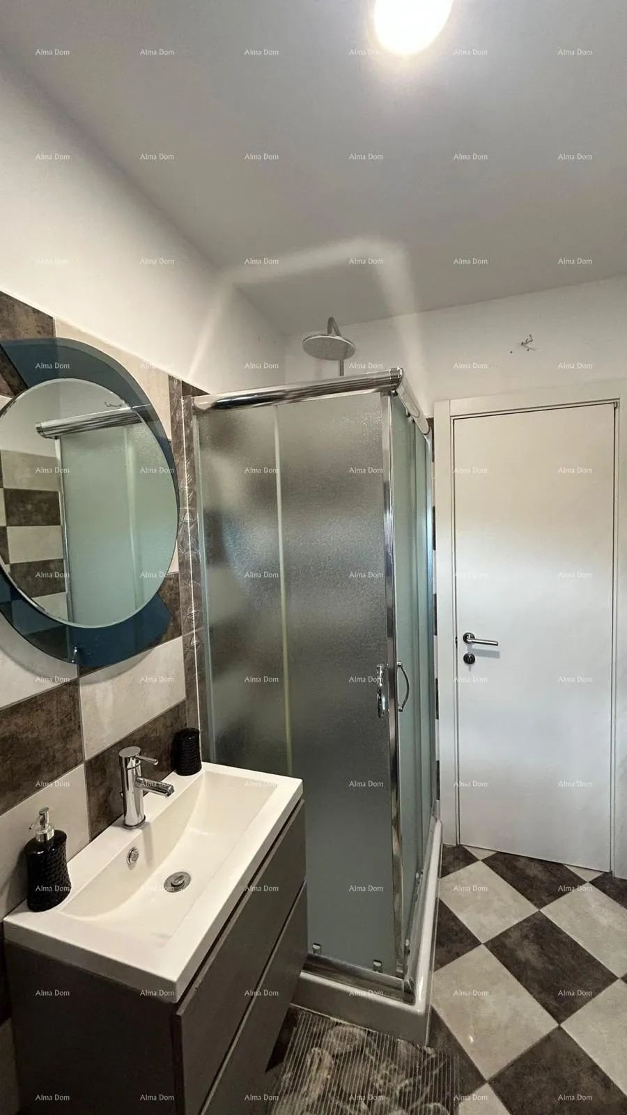 kuća prodajemo kuću sa više apartmana i bazenom. pula veli vrh. - slika 23