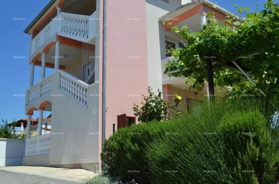 Kuća Samostojeća kuća s apartmanima! Štinjan.