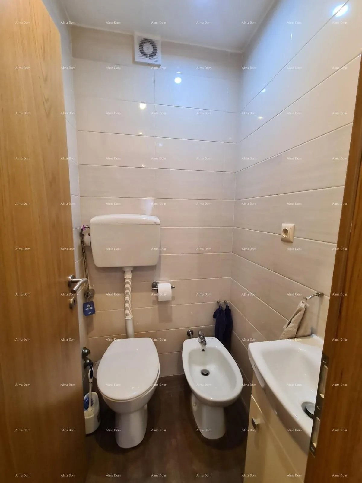 kuća kuća sa tri apartmana, medulin - slika 31