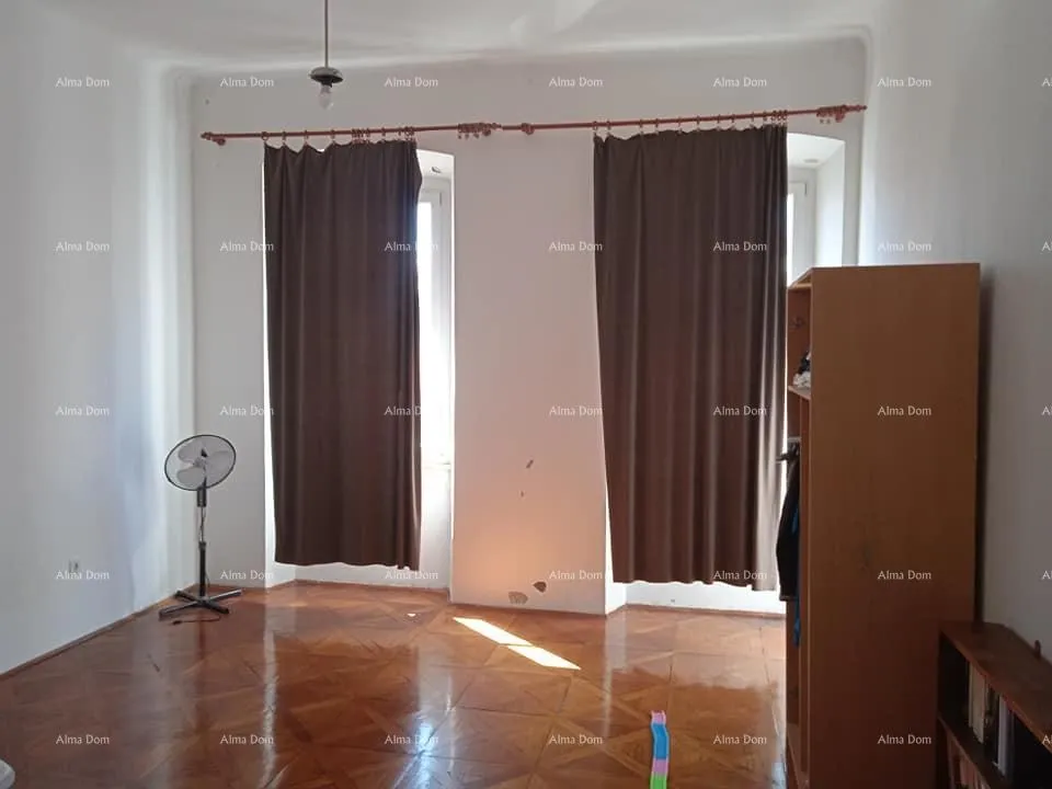 stan prodaje se stan u centru . smješten u glavnoj ulici grada pule, istarska ulica. - slika 9