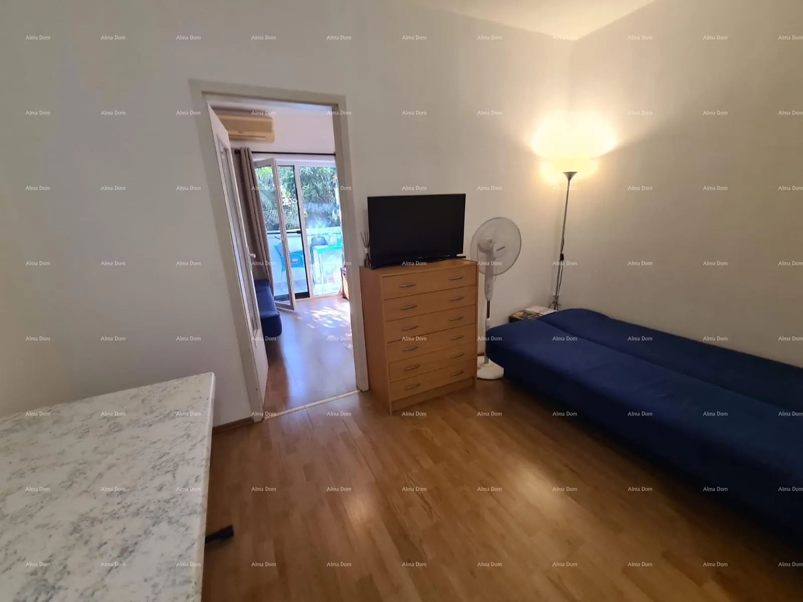 stan prizemni apartman s lođom i bazenom. medulin. - slika 13