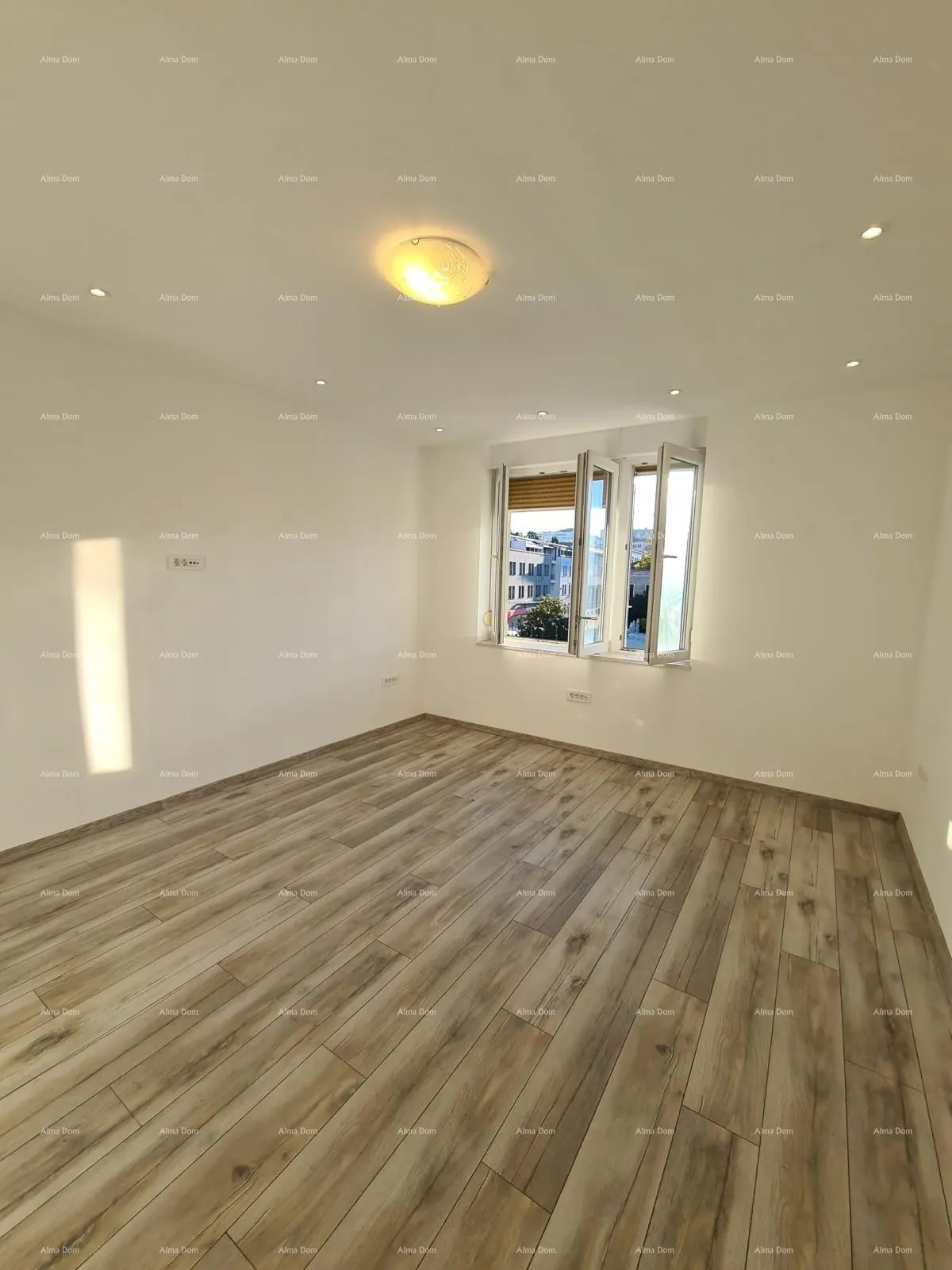 stan pula – renoviran dvosobni stan u centru, 72,83 m². stan se nalazi na glavnoj tržnici. - slika 2