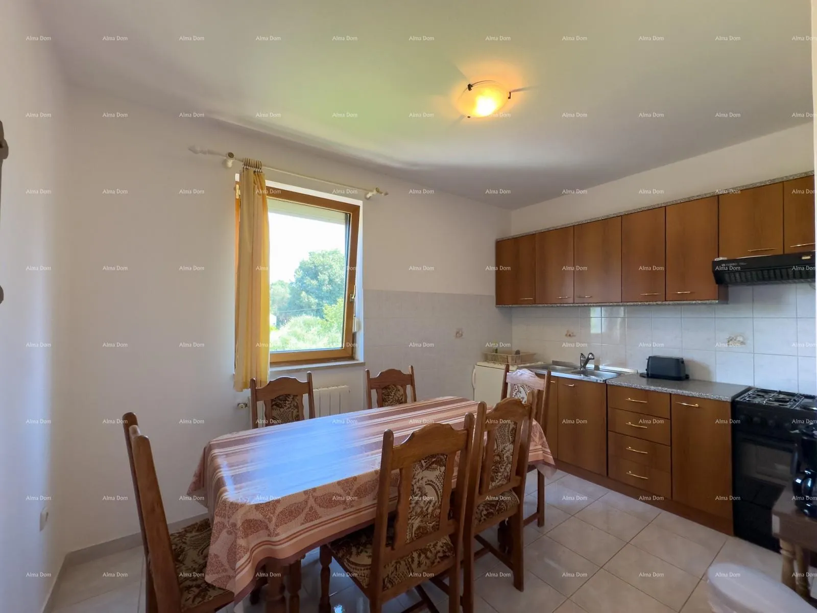 kuća prodajemo apartmansku kuću na mirnoj lokaciji u medulinu! - slika 38