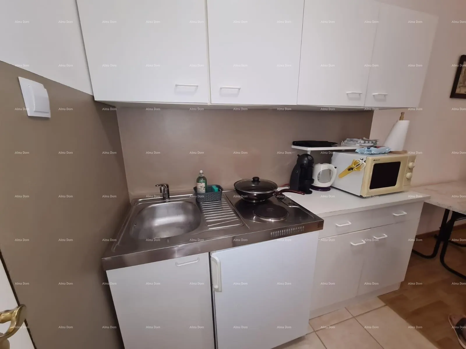 stan prizemni apartman s lođom i bazenom. medulin. - slika 16