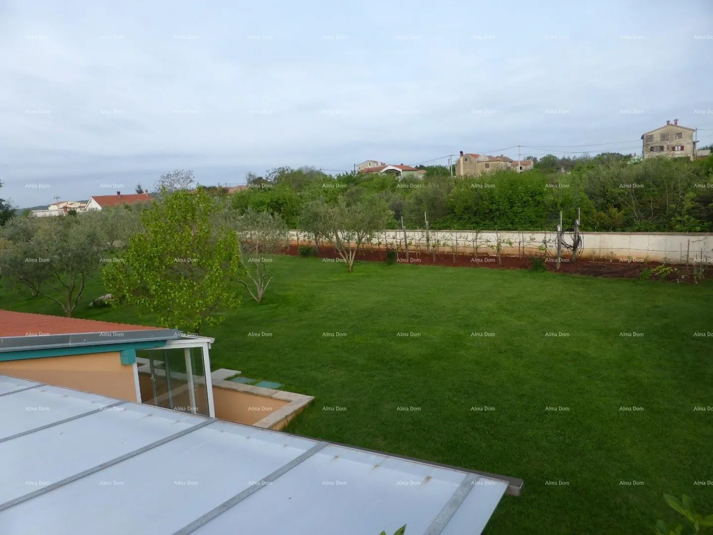 kuća prodaje se vila, blizina marčane. - slika 12