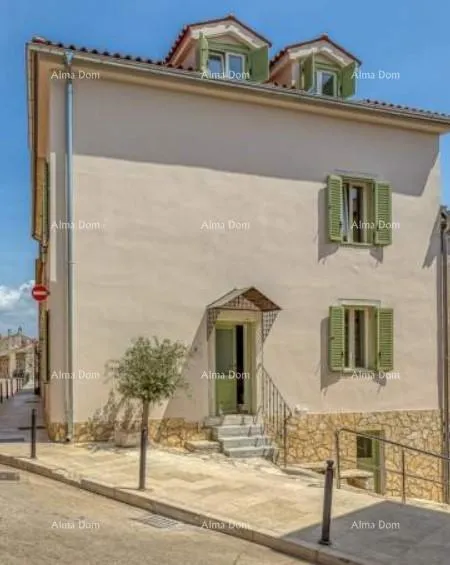 Kuća Prodaja prelijepe apartmanske kuće sa tri apartmana u centru, Vrsar!