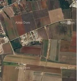 građevinsko zemljište atraktivno građevinsko zemljište za izgradnju stambene zgrade, umag – 500 m od mora! - slika 3