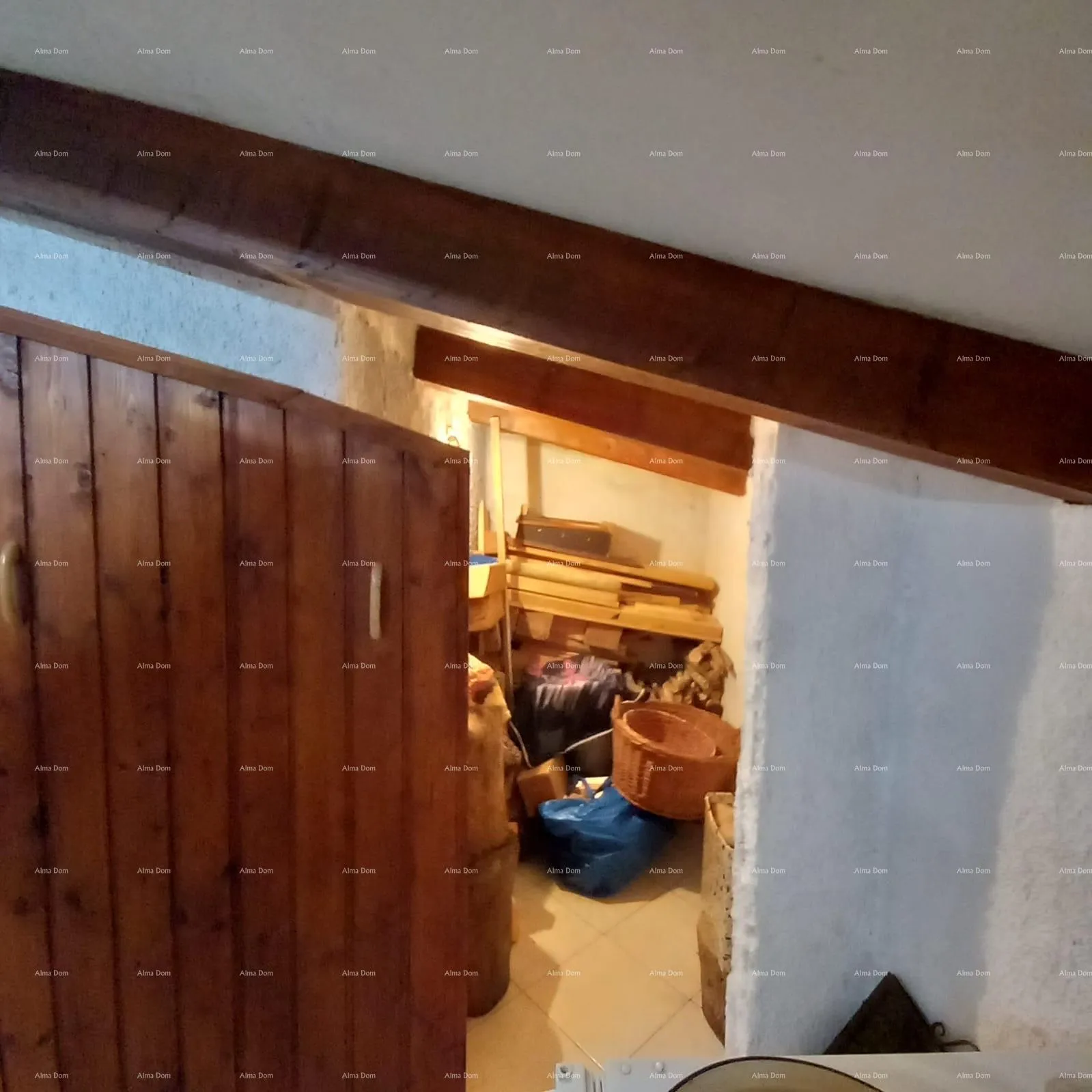 kuća prostrana kuća u marčani s tri kata i vrtom-prodaja. - slika 18