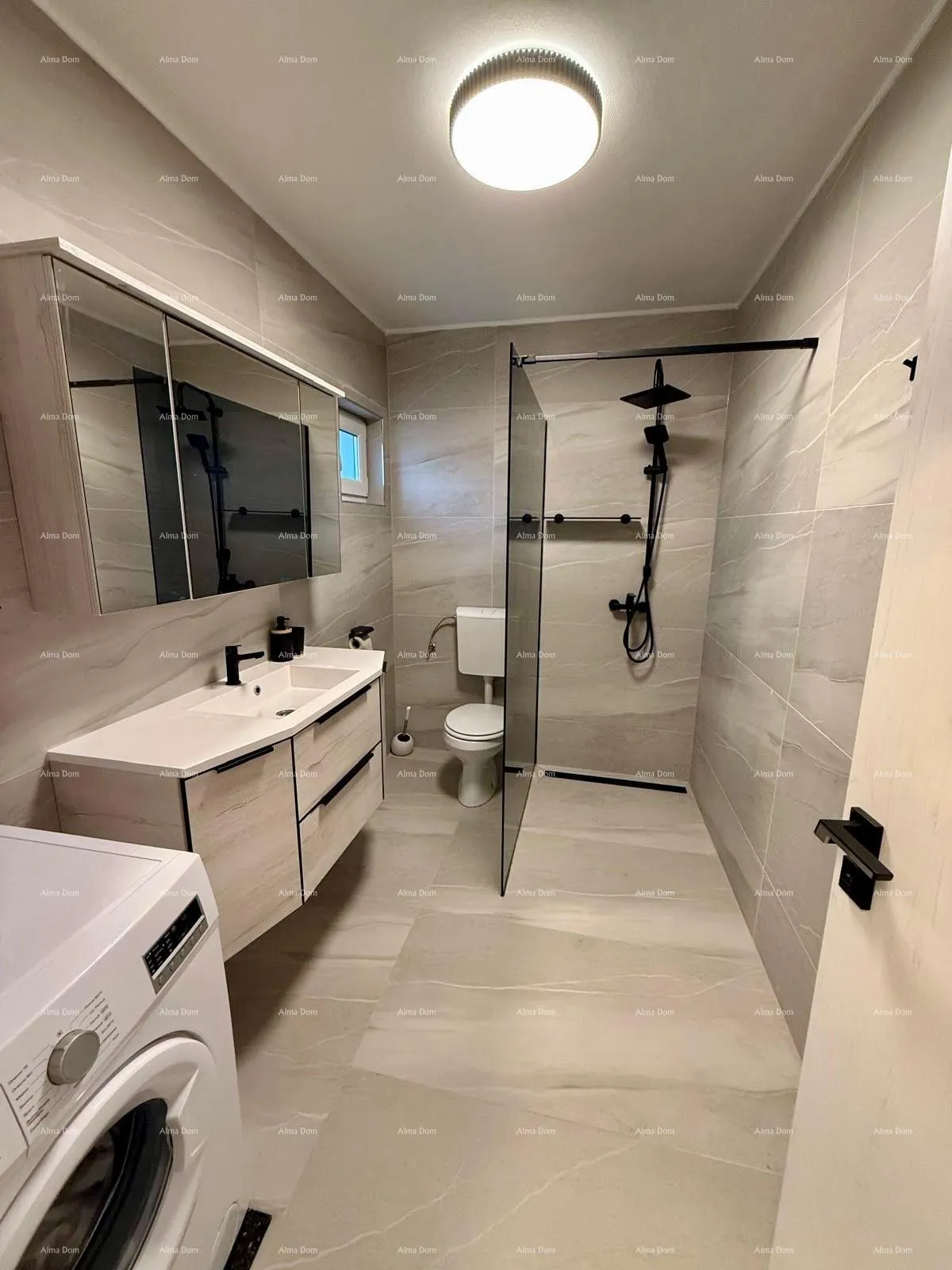 kuća prodaja - renovirana kuća na odličnoj lokaciji s dva apartmana i predivnim pogledom , medulin! - slika 11