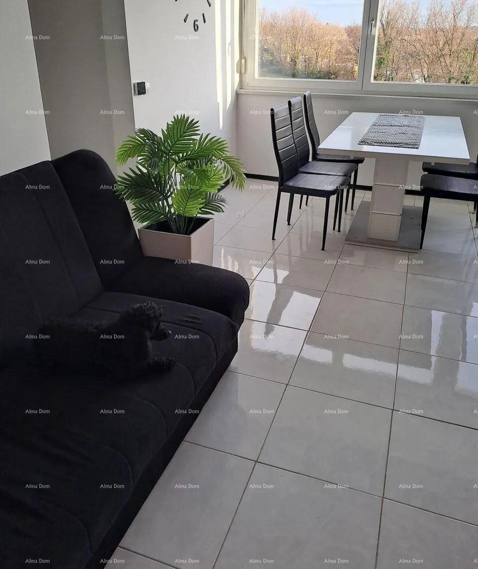stan na prodaju renoviran stan s prekrasnim pogledom na more - slika 1